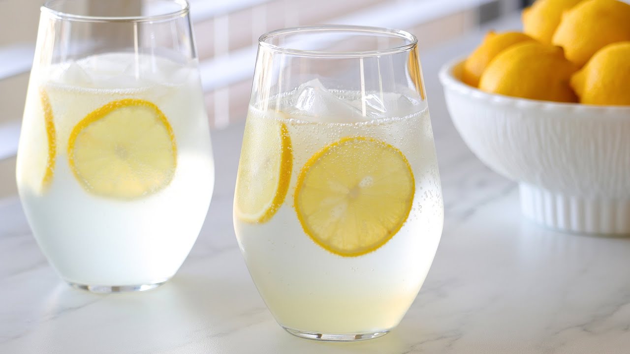 Sparkling lemon water